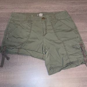 Cabela’s Hunter green adjustable shorts